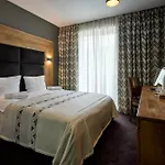 Hotel Goral & *