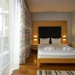 Hotel Goral &