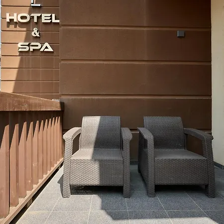 Hotel Goral & *